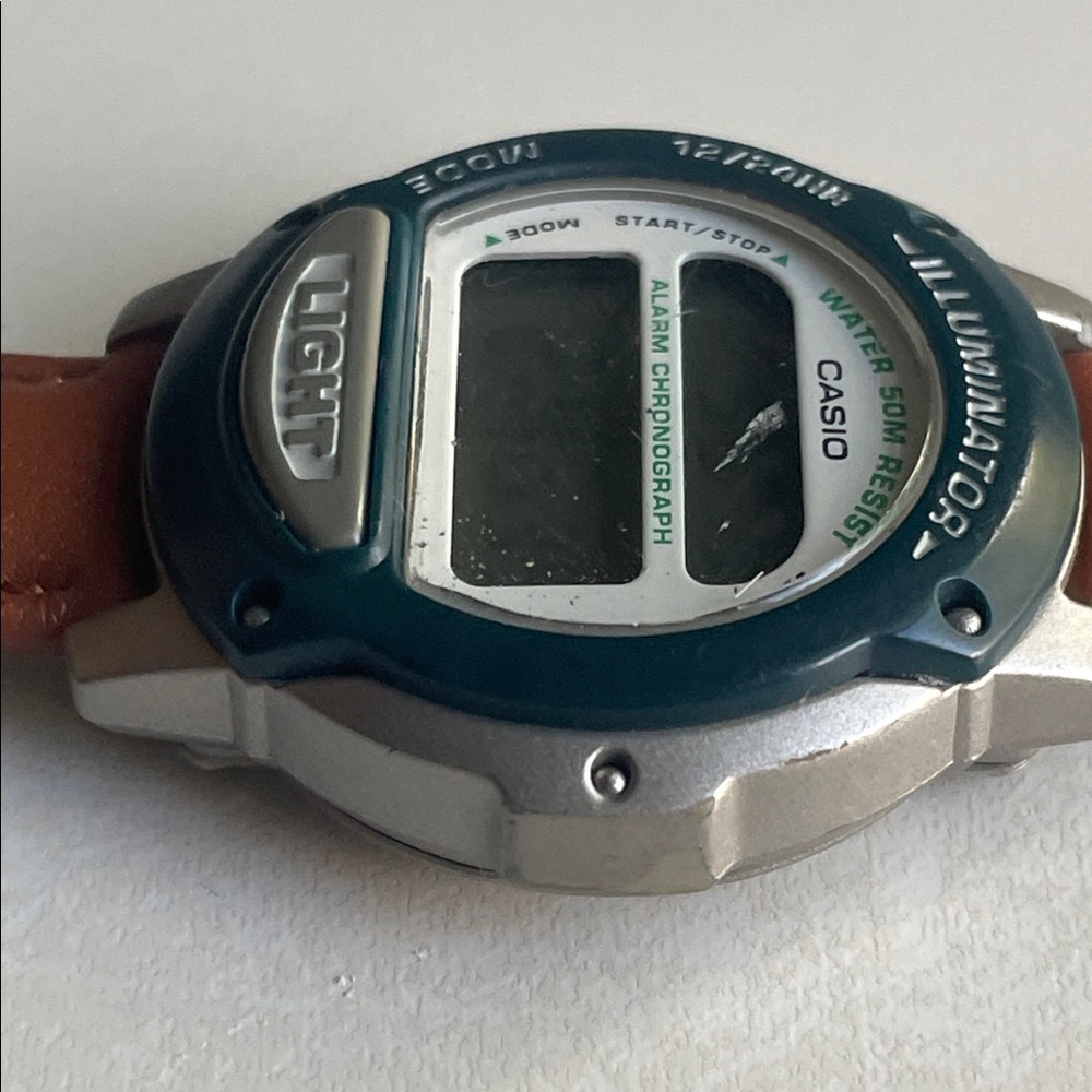 Casio LW-22H Illuminator Watch with brown Strap - Picture 5 of 7